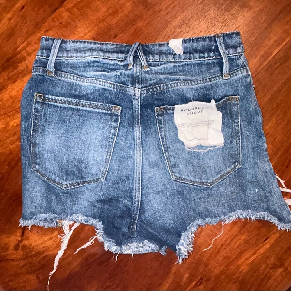 Good American Bombshell Shorts Size 6 / Size 28 Distressed - Picture 7 of 7